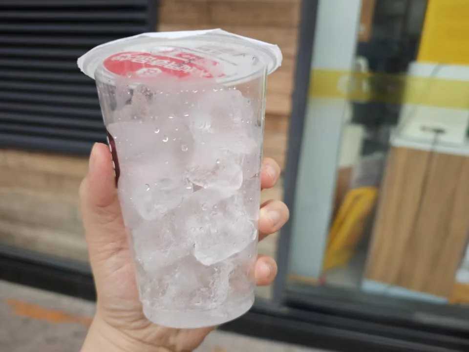 創(chuàng)新自動(dòng)化冰杯生產(chǎn)線——飲品行業(yè)的革命性變革，開啟智能生產(chǎn)新時(shí)代